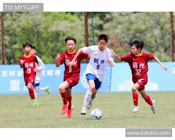 汉中足球球星拼搏绿茵赛场点燃城市激情书写属于家乡的辉煌 汉中足球球星拼搏绿茵赛场点燃城市激情书写属于家乡的辉煌