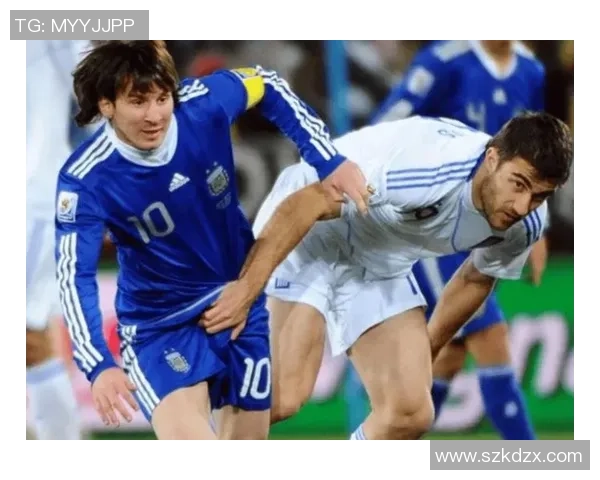 球星对决:足球场上的荣耀与挑战展现球员实力的巅峰时刻 球星对决:足球场上的荣耀与挑战展现球员实力的巅峰时刻